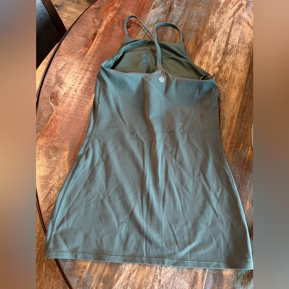 Lululemon green align tank. Built in bra size 4 - Picture 2 of 3